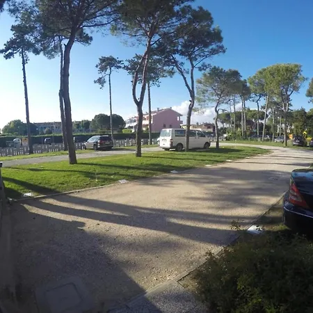 Modern And Finely Refurbished Apartman Caorle