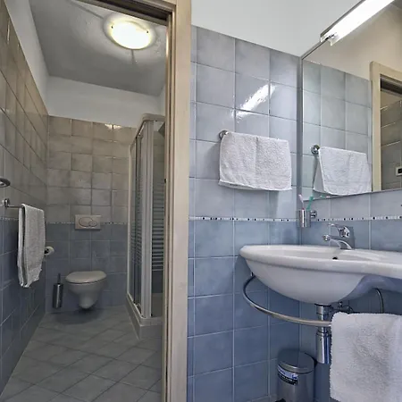 Modern And Finely Refurbished Appartement *
