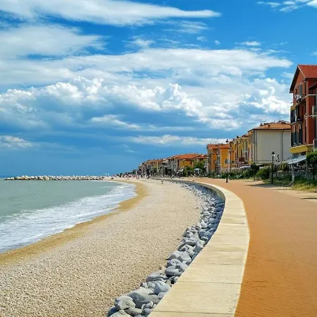 Modern And Finely Refurbished Apartment