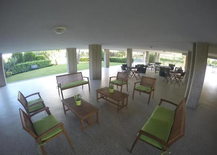 Modern And Finely Refurbished Appartement *