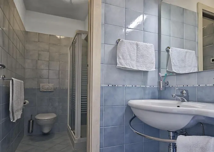 Modern And Finely Refurbished Lejlighed *